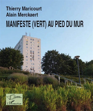 Manifeste (vert) au pied du mur - Thierry Maricourt