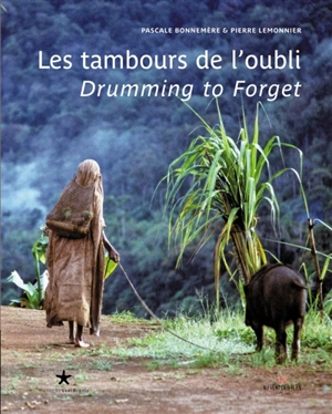 Les tambours de l'oubli : la vie ordinaire et cérémonielle d'un peuple forestier de Papouasie. Drumming to forget : ordinary life and ceremonies among a Papua New Guinea group of forest-dwellers - Pascale Bonnemère