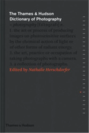 The Thames & Hudson Dictionary of Photography (Hardback) - Nathalie Herschdorfer