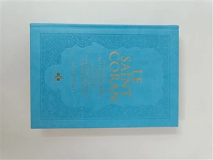 Le saint Coran : et la traduction en langue française du sens de ses versets, et la transcription en caractères latins, en phonétique : couverture cuir cartonné turquoise, doré sur tranche